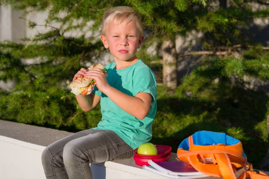 my child eats lunch alone